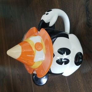 Mickey Mouse Halloween mug with lid.